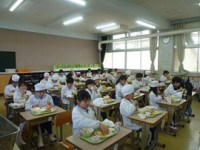 7３給食P1010084